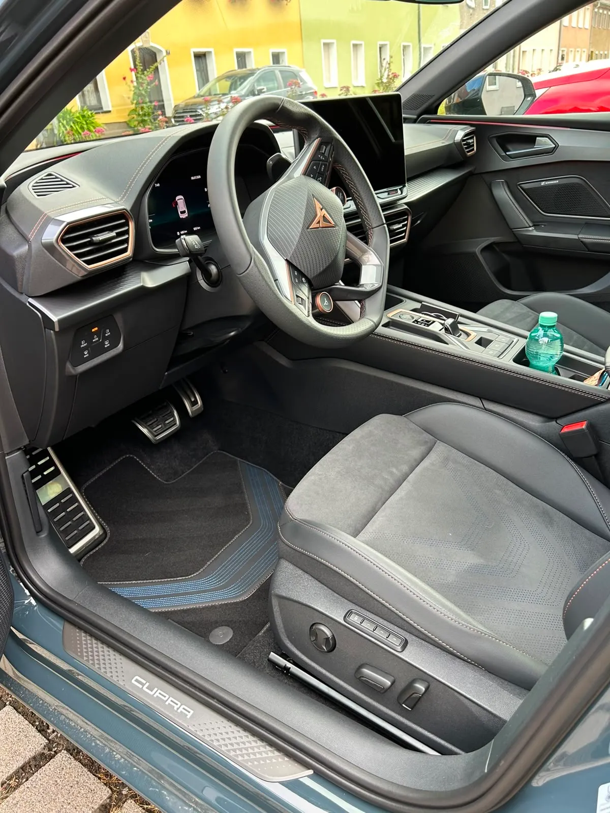 Gereinigter Innenraum eines Cupra