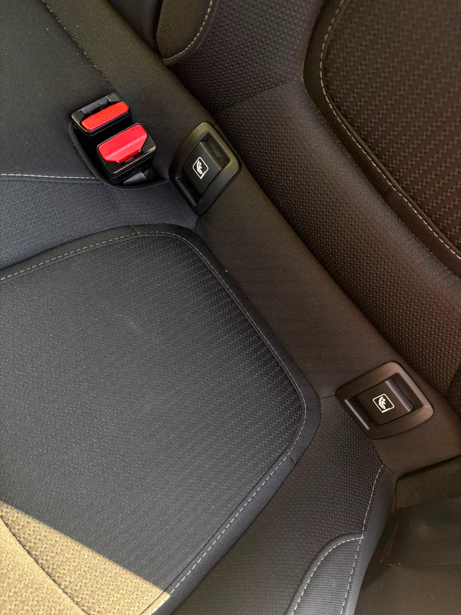 Derselbe Autositz nach der Aufbereitung